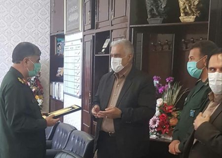 تلاش و همت  پولاد مردان در خط تولید، همانند مجاهدت های دوران دفاع مقدس است