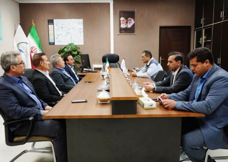 بانک ملی در کنار پتروشیمی ایلام قرار دارد