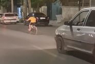حرکت خطرناک یک پدر با فرزند خردسالش