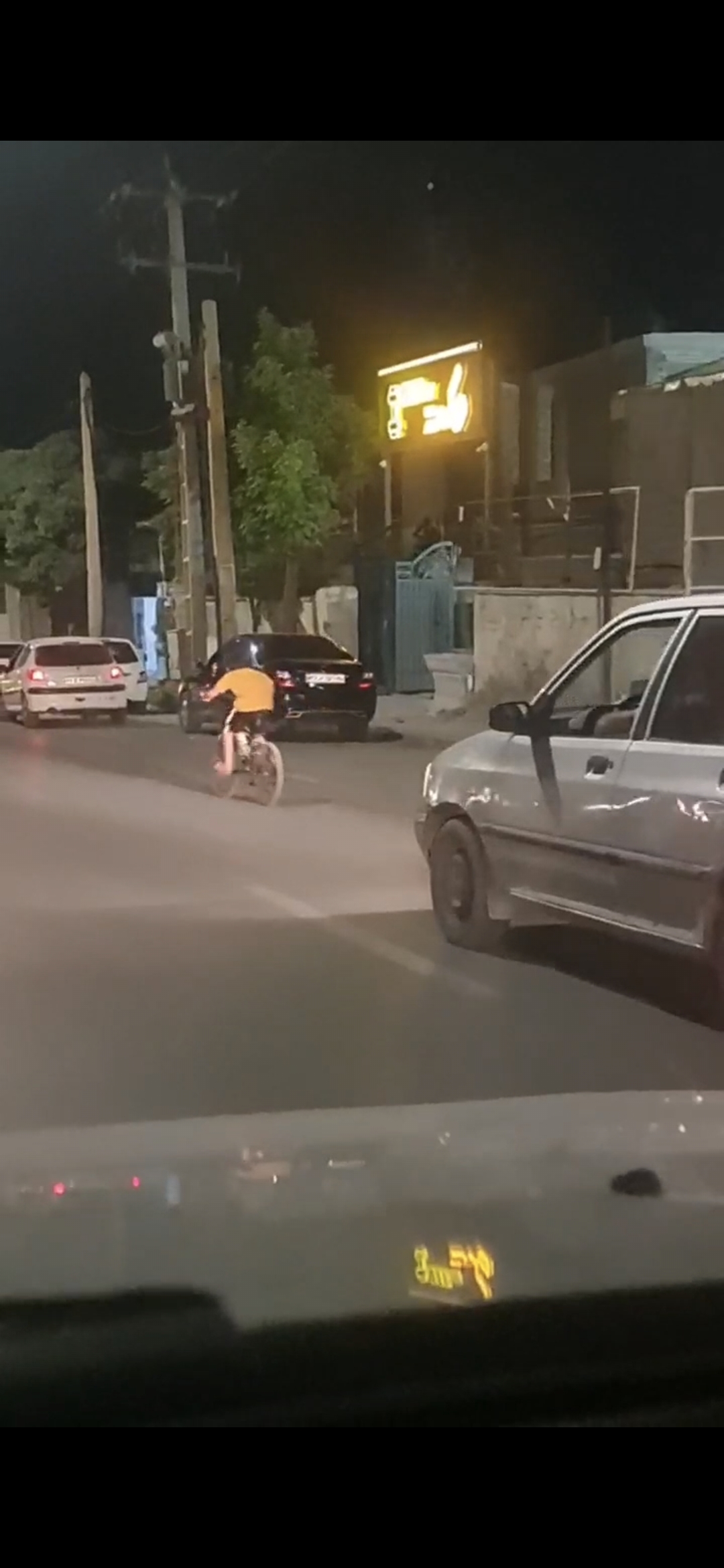 حرکت خطرناک یک پدر با فرزند خردسالش