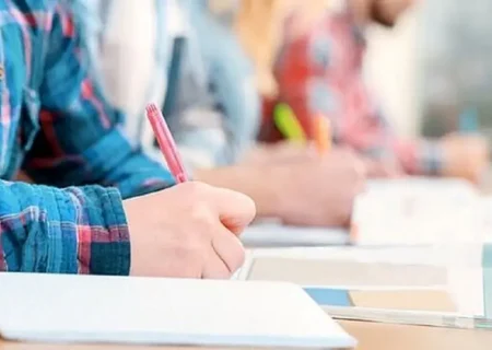 تکلیف دانشجویان را مشخص کنید