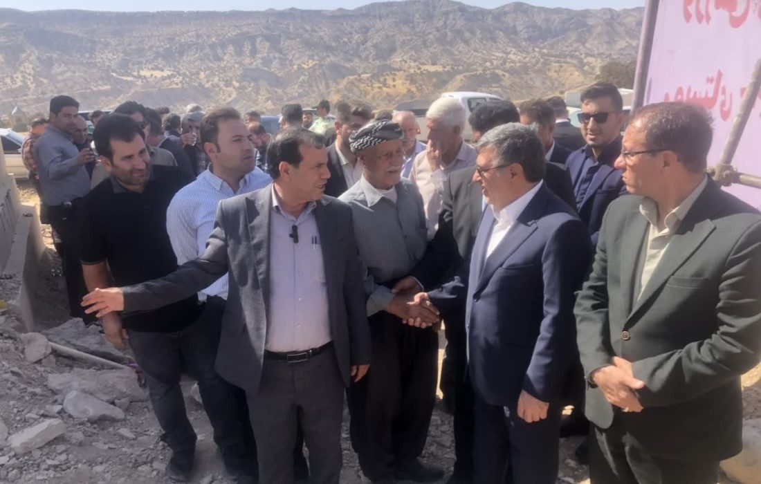 آیین کلنگ زنی سالن ورزشی دانش آموزی روستای حاج بختیار
